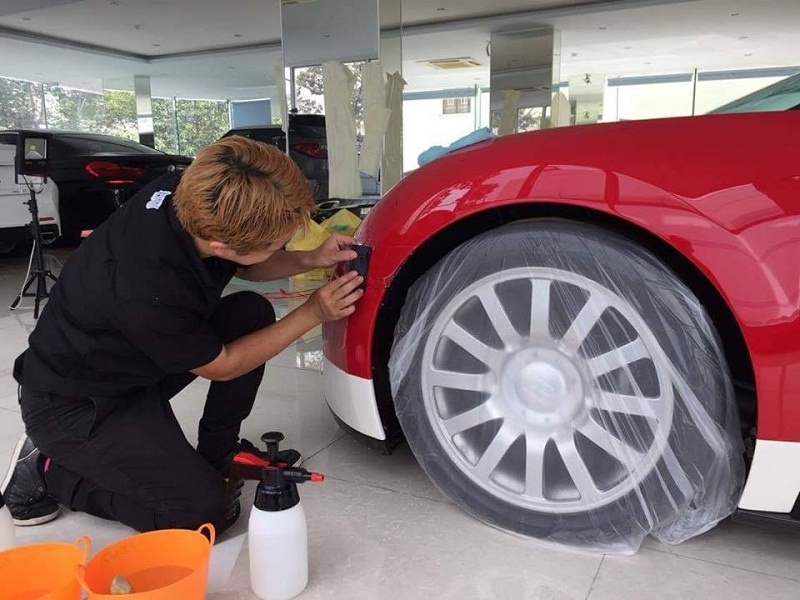 bugatti veyron cua minh nhua duoc cham soc dac biet