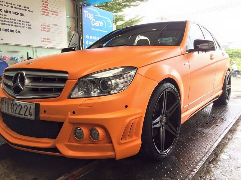 ca sy tuan hung tau mercedes c200 do cuc chat