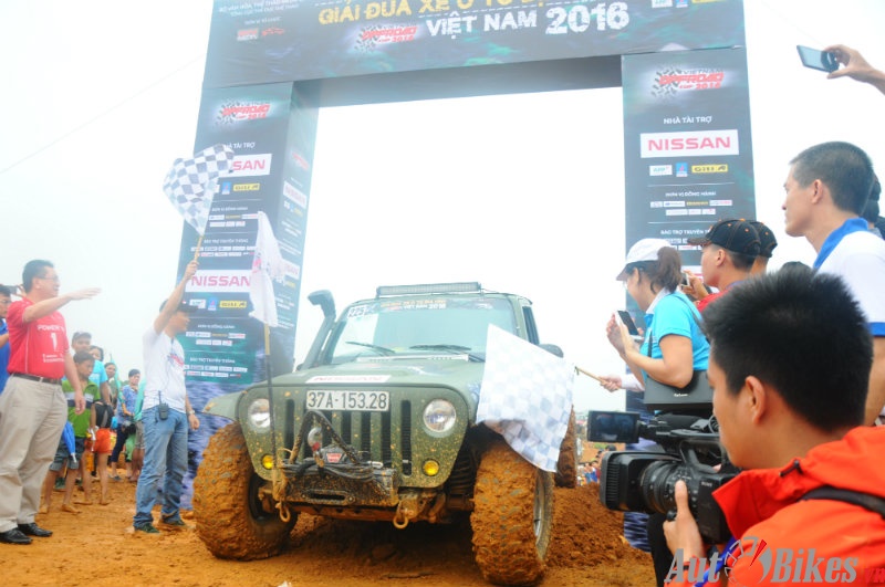 tam bun trong ngay khai cuoc voc 2016