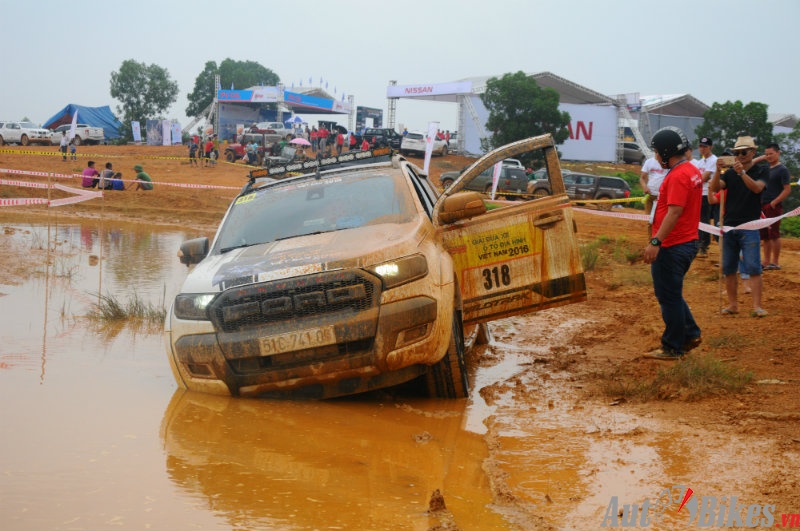 tam bun trong ngay khai cuoc voc 2016