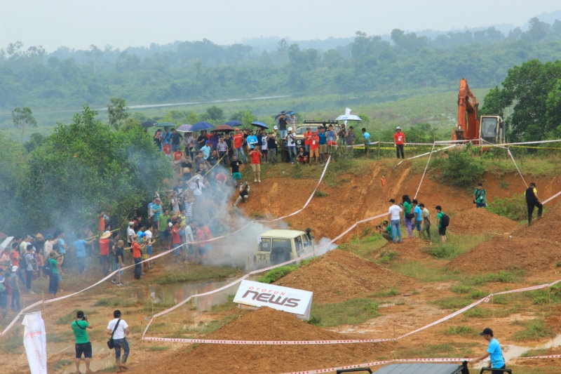 tam bun trong ngay khai cuoc voc 2016