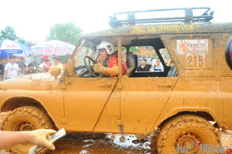 tam bun trong ngay khai cuoc voc 2016