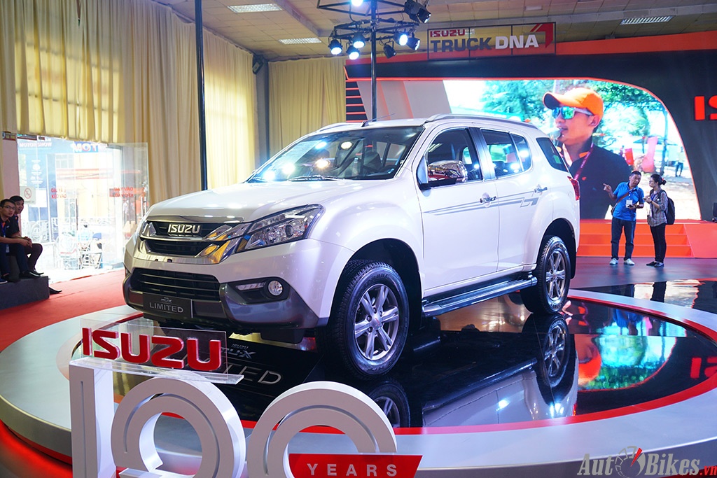 Isuzu mu-X bản đặc biệt giá 990 triệu đồng tại Việt Nam