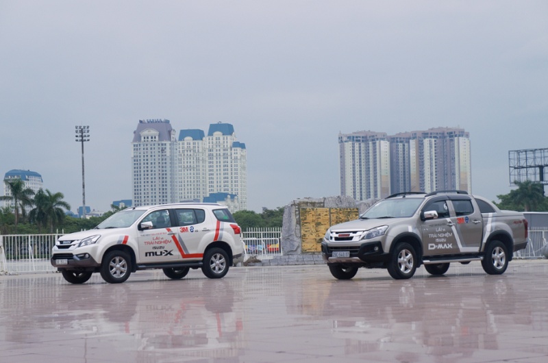 Hơn 1.300 lượt khách lái thử xe Isuzu
