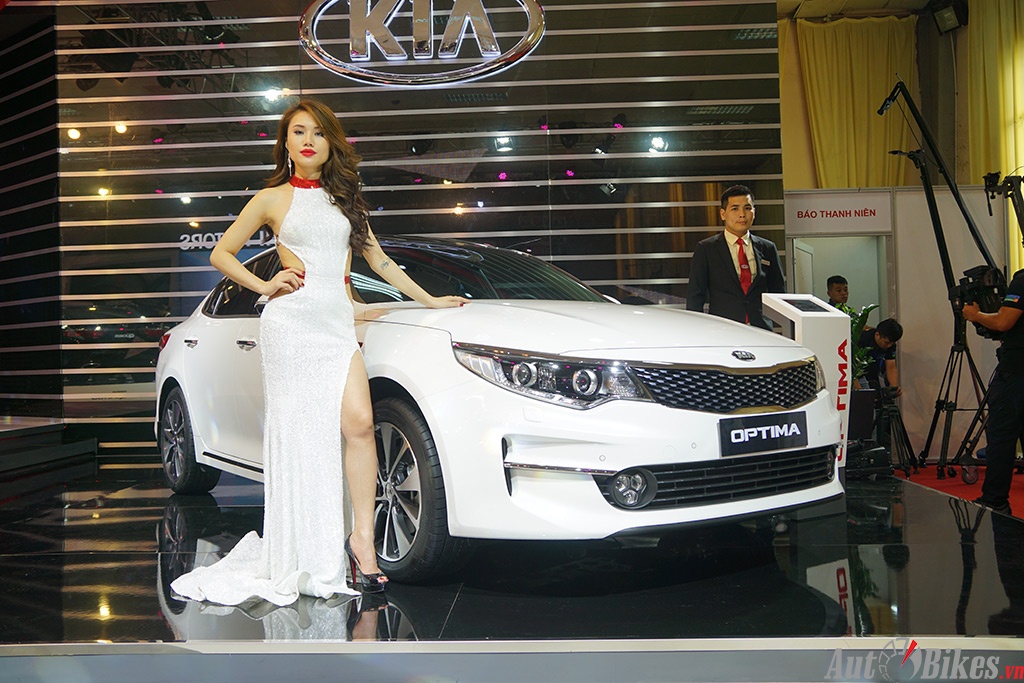 So sánh Kia Optima 2.0 AT với Toyota Camry 2.0E