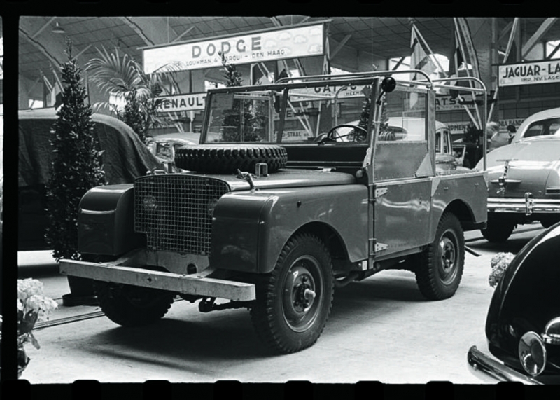 chiec land rover dau tien duoc san xuat nam nao