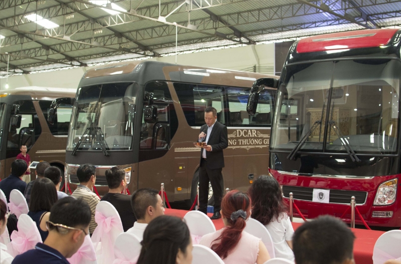 dcar tan cong xe khach hang sang