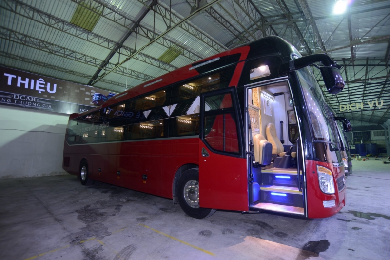 dcar tan cong xe khach hang sang