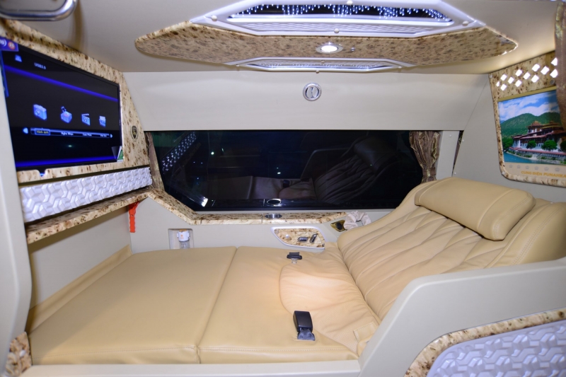 dcar tan cong xe khach hang sang