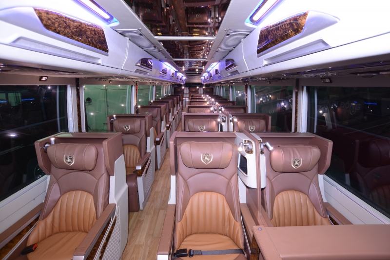 dcar tan cong xe khach hang sang