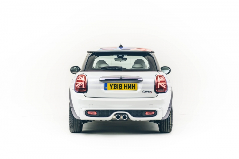 Chiêm ngưỡng Mini Coupe S kỷ niệm đám cưới hoàng tử Anh chiem nguong mini coupe s doc nhat cua hoang gia anh