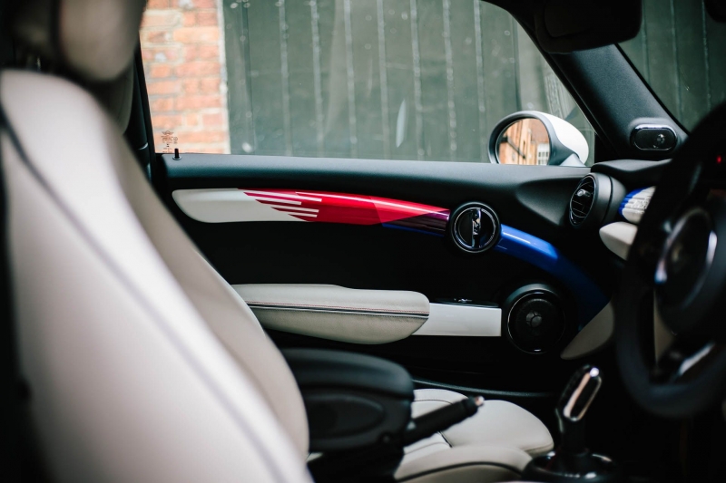 Chiêm ngưỡng Mini Coupe S kỷ niệm đám cưới hoàng tử Anh chiem nguong mini coupe s doc nhat cua hoang gia anh