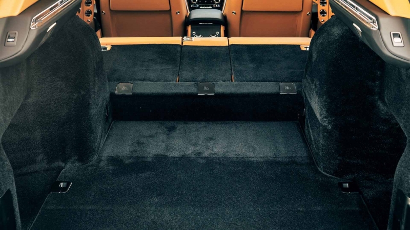 Rolls-Royle Cullinan, mẫu SUV sang trọng nhất thế giới trình làng rolls royle cullinan mau suv sang trong nhat the gioi trinh lang