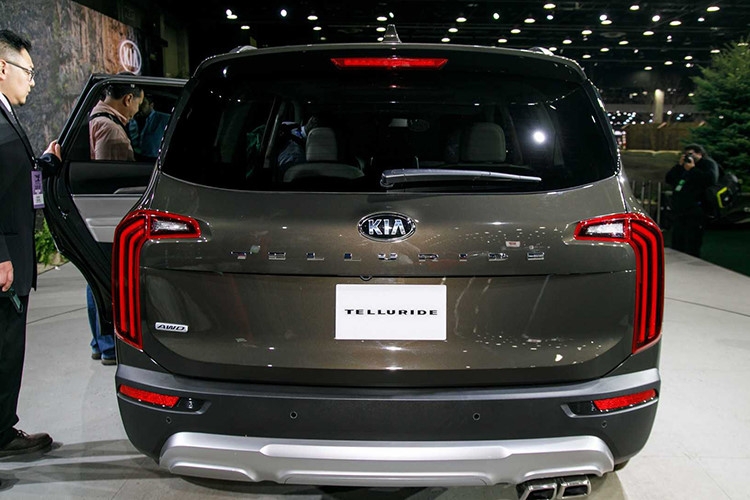 kia ra mat suv co lon telluride 2020 doi thu ford explorer