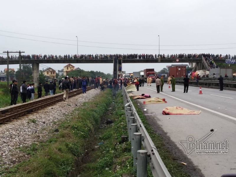 video xe tai dam doan dua tang 9 nguoi chet