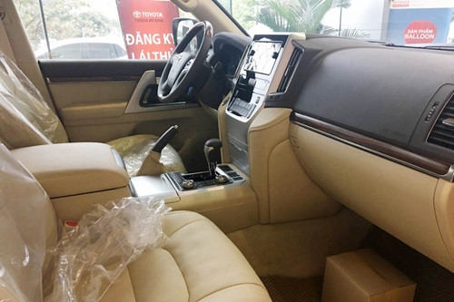 toyota land cruiser 2019 chinh hang ve viet nam don tet