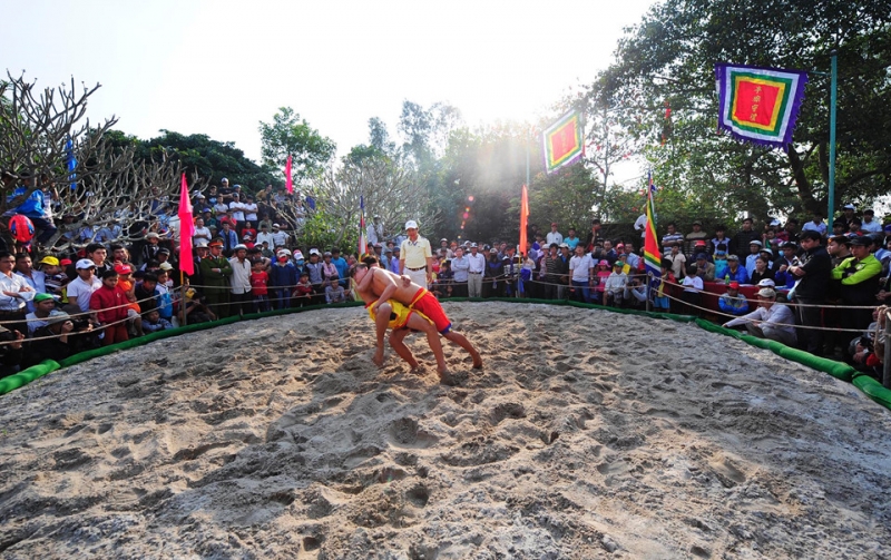 do vat thuong neu va 6 le hoi dau nam hap dan o hue