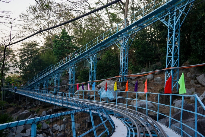 mang truot dai gan 2000 m tren nui cao nhat dong nam bo