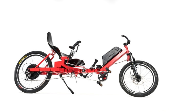 xe dien dau tien dung can choi game de dieu khien