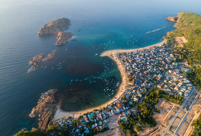 Quy Nhơn xanh biếc nhìn từ trên cao