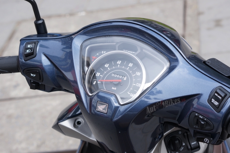 chon xe nu di nen mua honda vision hay yamaha janus