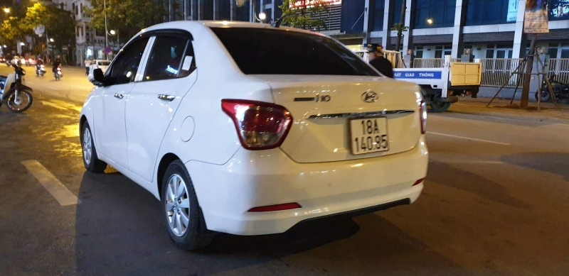 tai xe o to huyndai dung dao dam guc nguoi di xe may sau va cham