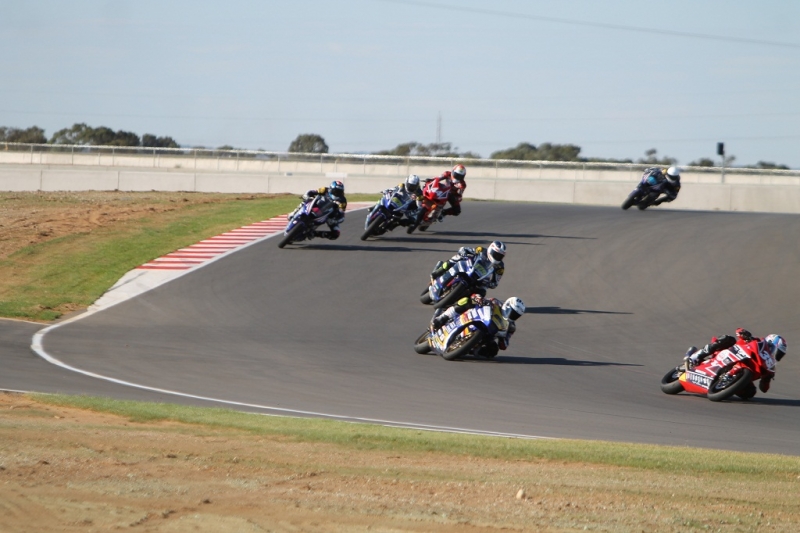 Chặng 2 giải đua mô tô ARRC tại Úc: Sai lầm nghiêm trọng chang 2 giai dua mo to arrc tai uc sai lam chet nguoi