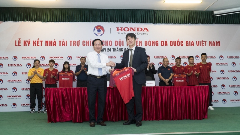 honda tro thanh nha tai tro chinh cho cac doi tuyen bong da quoc gia