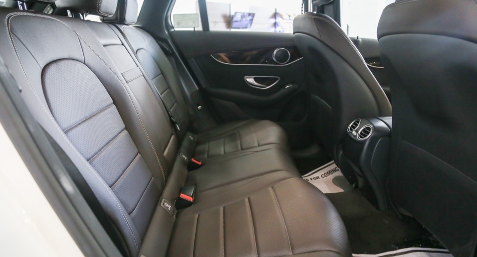 re hon 260 trieu mercedes benz glc 200 bi luoc bo nhung trang bi gi