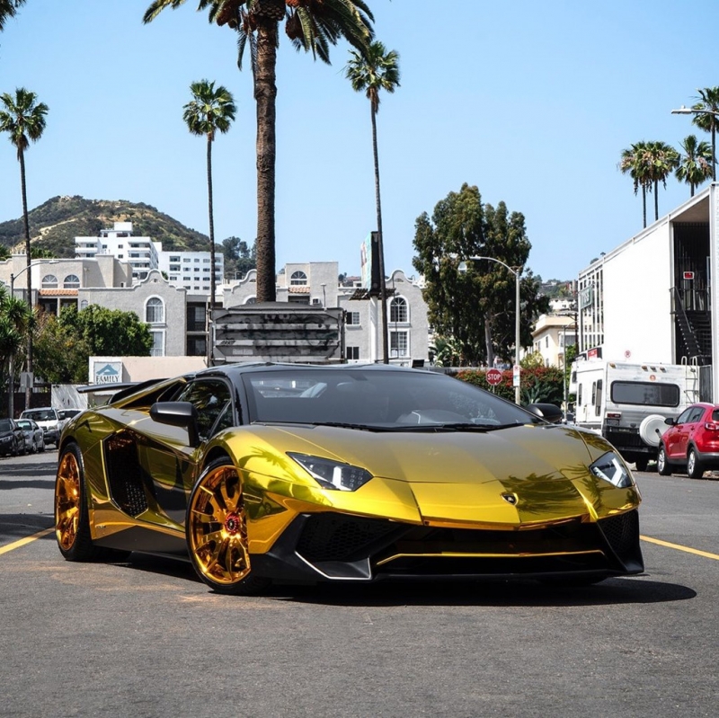 Cận cảnh Lamborghini Aventador SV Roadster mạ chrome