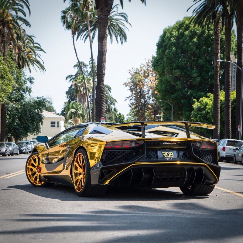 Cận cảnh Lamborghini Aventador SV Roadster mạ chrome