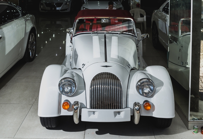 morgan plus 4 xe mui tran hang hiem dau tien ve viet nam