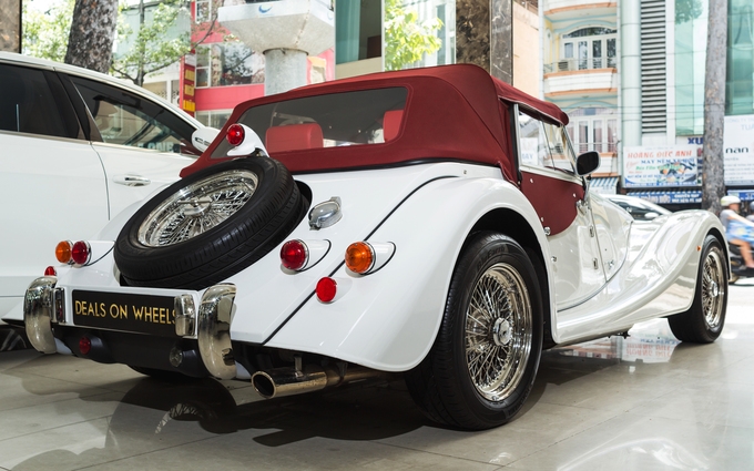 morgan plus 4 xe mui tran hang hiem dau tien ve viet nam