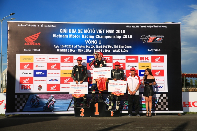 chang 1 giai dua xe mo to viet nam 2018 toc do quyen cam xuc