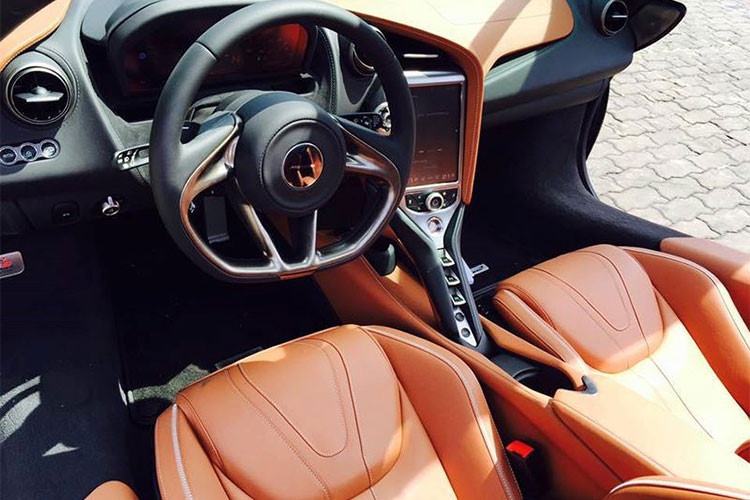 Siêu xe McLaren 720S hơn 20 tỷ đồng lăn bánh tại Hà Nội