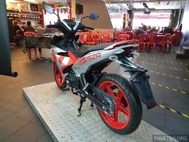 yamaha y15zr ultraman gia 71 trieu dong tai malaysia