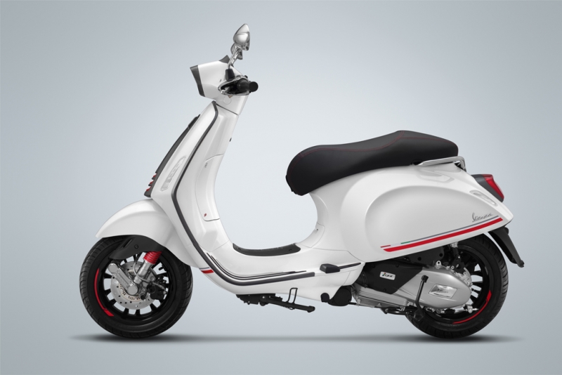 vespa sprint carbon 2019 ra mat gia 785 trieu dong