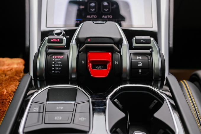 Siêu SUV Lamborghini Urus giá hơn 20 tỷ tại Việt Nam