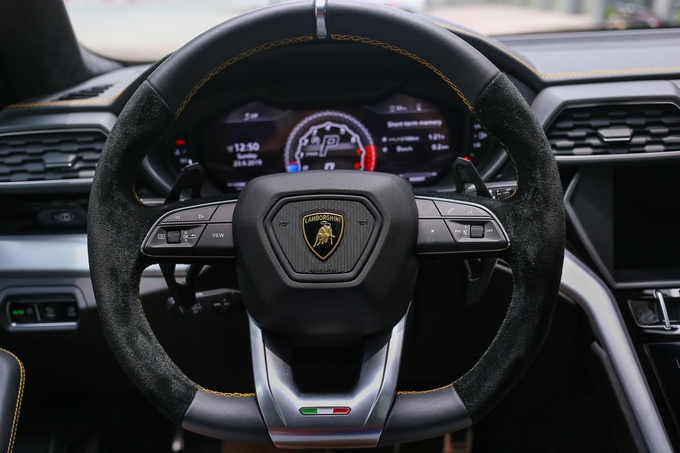 Siêu SUV Lamborghini Urus giá hơn 20 tỷ tại Việt Nam