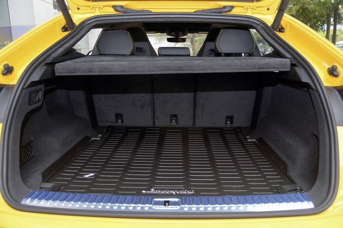 Siêu SUV Lamborghini Urus giá hơn 20 tỷ tại Việt Nam