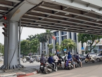 Các hành vi tránh nắng vi phạm giao thông nên tránh