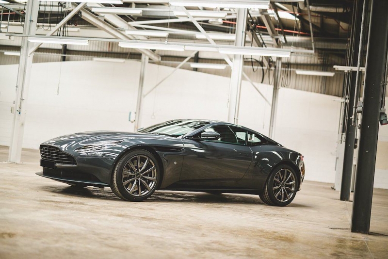 Ngắm cặp đôi Aston Martin DB11 “hàng thửa” giá từ 6 tỷ Ngắm cặp đôi Aston Martin DB11 “hàng thửa” giá từ 6 tỷ