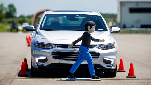 Xe SUV nguy hiểm với người đi bộ gấp 3 lần sedan