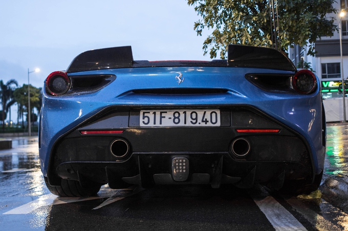 Siêu xe Ferrari 488 GTB với gói độ hơn nửa tỷ đồng ở Sài Gòn