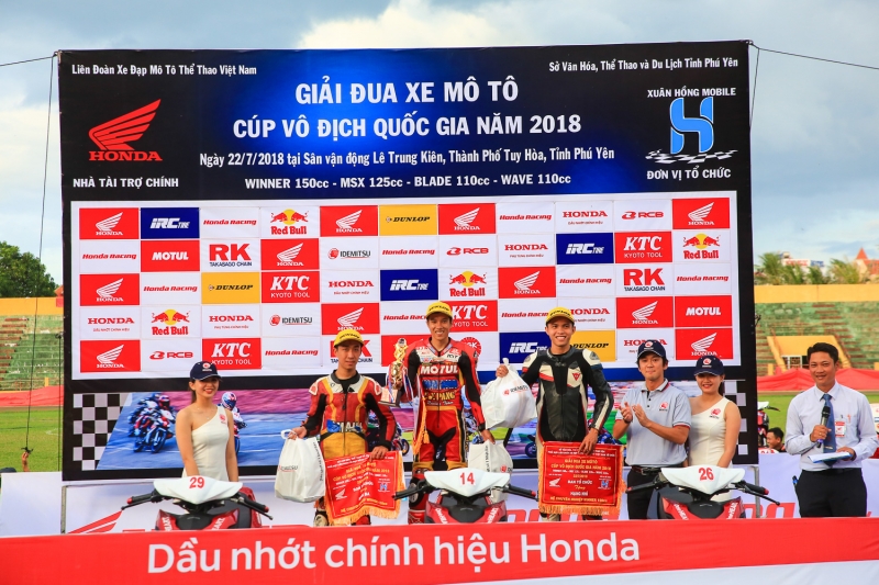 cha ng 3 giai dua mo to cup quoc gia 2018 ruc lua man nhan