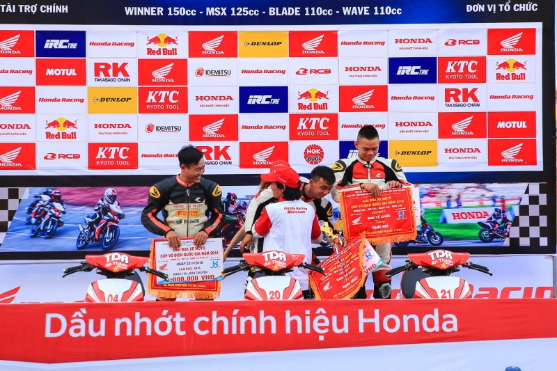 cha ng 3 giai dua mo to cup quoc gia 2018 ruc lua man nhan