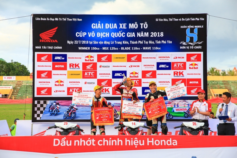 cha ng 3 giai dua mo to cup quoc gia 2018 ruc lua man nhan