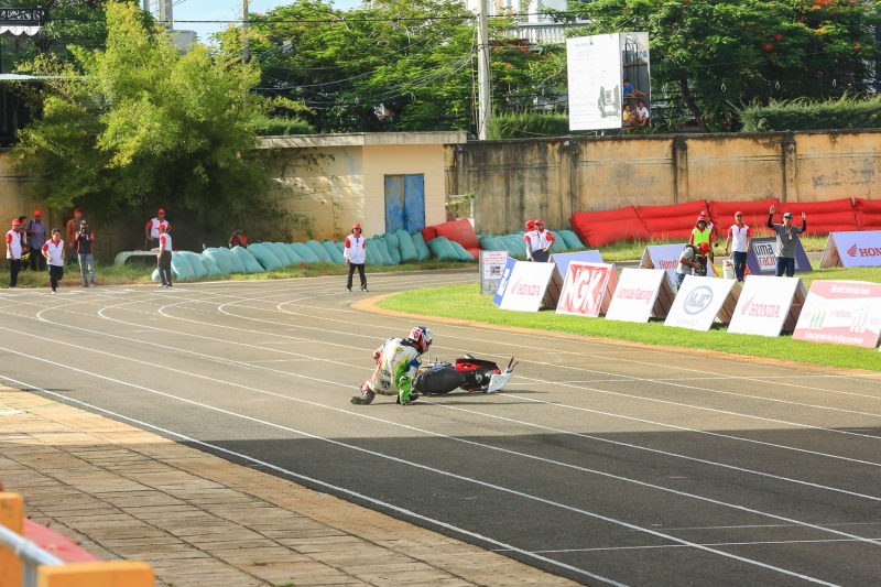 cha ng 3 giai dua mo to cup quoc gia 2018 ruc lua man nhan