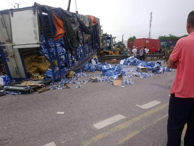 hai duong dung xem tai nan bi xe tai de tu vong