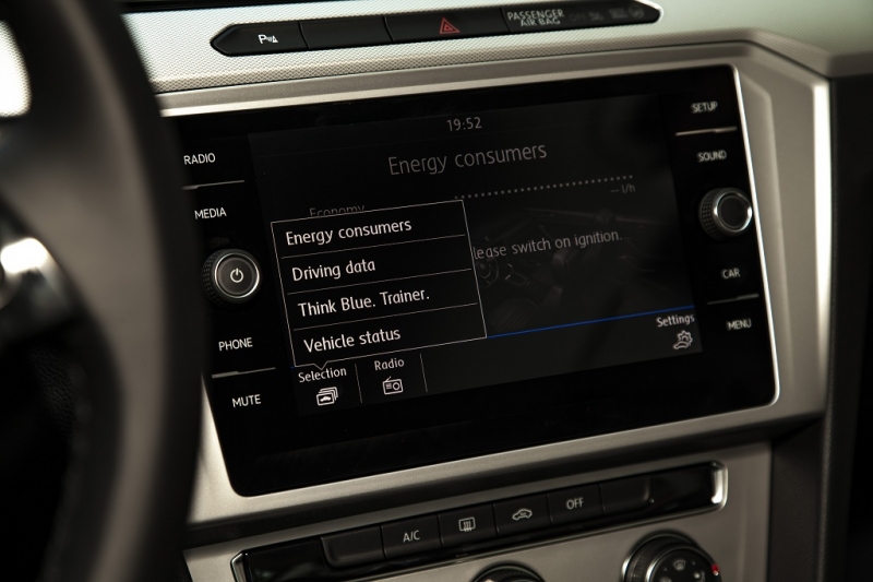 volkswagen passat bluemotion comfort gia 14 ty dong tai viet nam